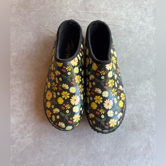 Western Chief Shoes - Western Chief Floral Mules - Black and Yellow